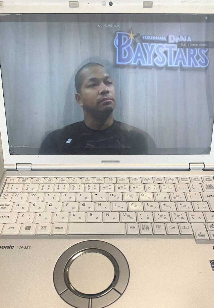 【画像・写真】DeNA・ロペス「おうち時間」でベネズエラ料理挑戦　開幕見据え…気合十分の丸刈りヘアも