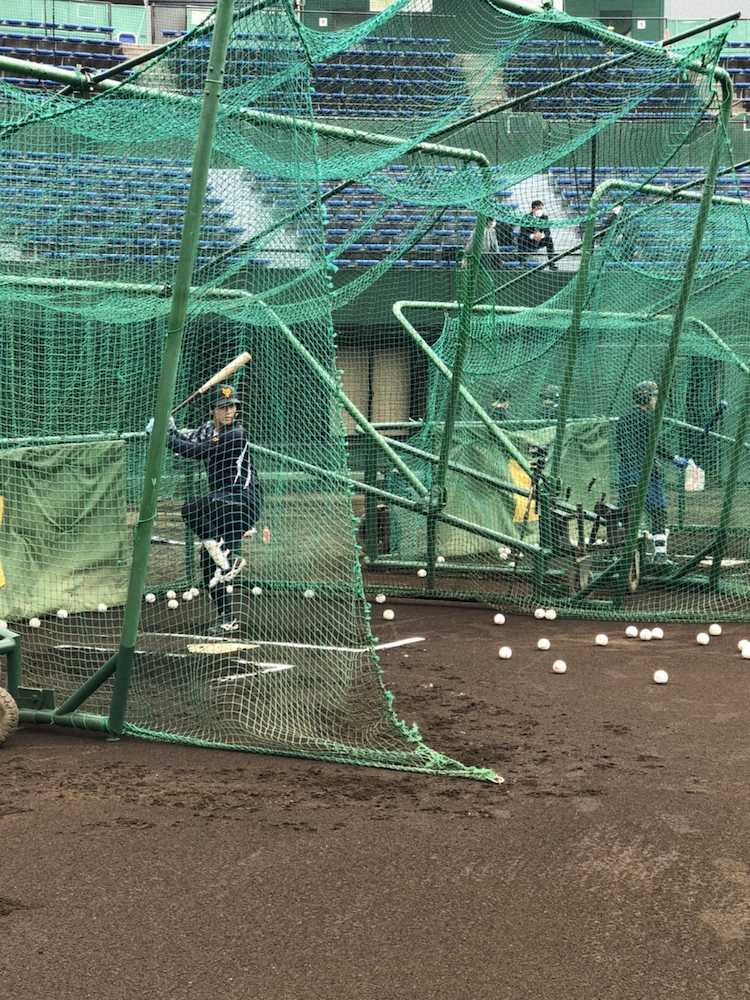 【画像・写真】巨人・増田大、実戦想定の打撃練習　岸田は柵越え連発