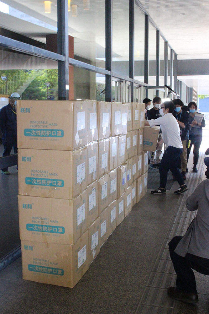 【画像・写真】黒田氏＆新井氏　広島県にマスク7万枚寄贈し医療支援「今度は僕たちが声援を送る番です」