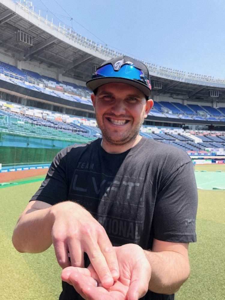 【画像・写真】ロッテ・レアード　無観客でも“寿司ポーズ”継続誓う「テレビで見ているファンの皆さまに向かって」