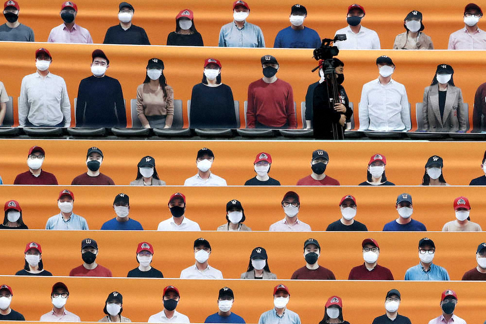 【画像・写真】韓国でプロ野球が開幕　仁川ではファンの写真で満員をイメージ？