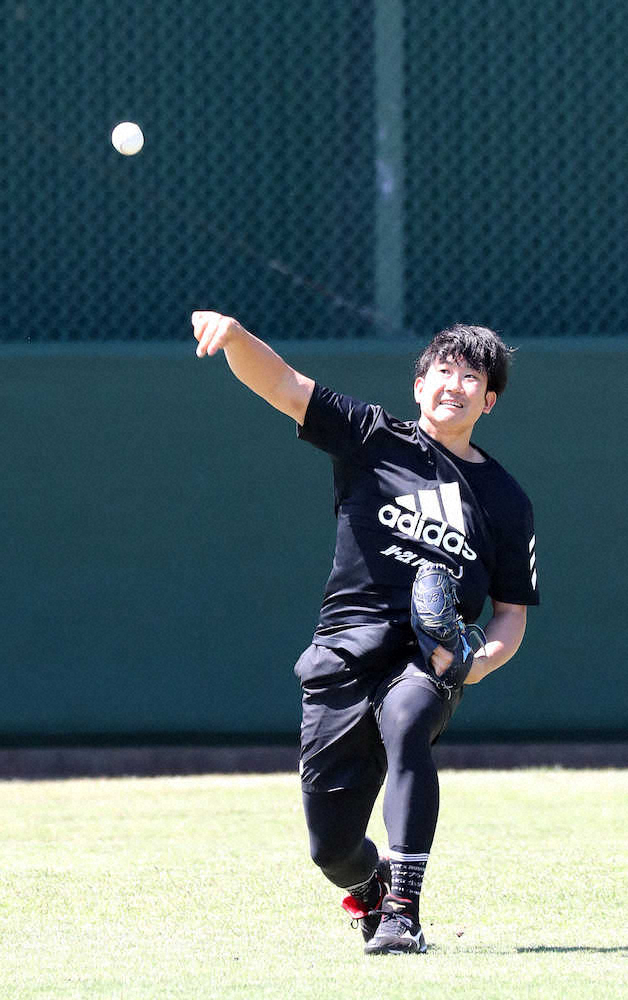 【画像・写真】巨人・菅野　逆風に負けぬ大遠投披露、ツイッター公開でファン「すっごいな～～」