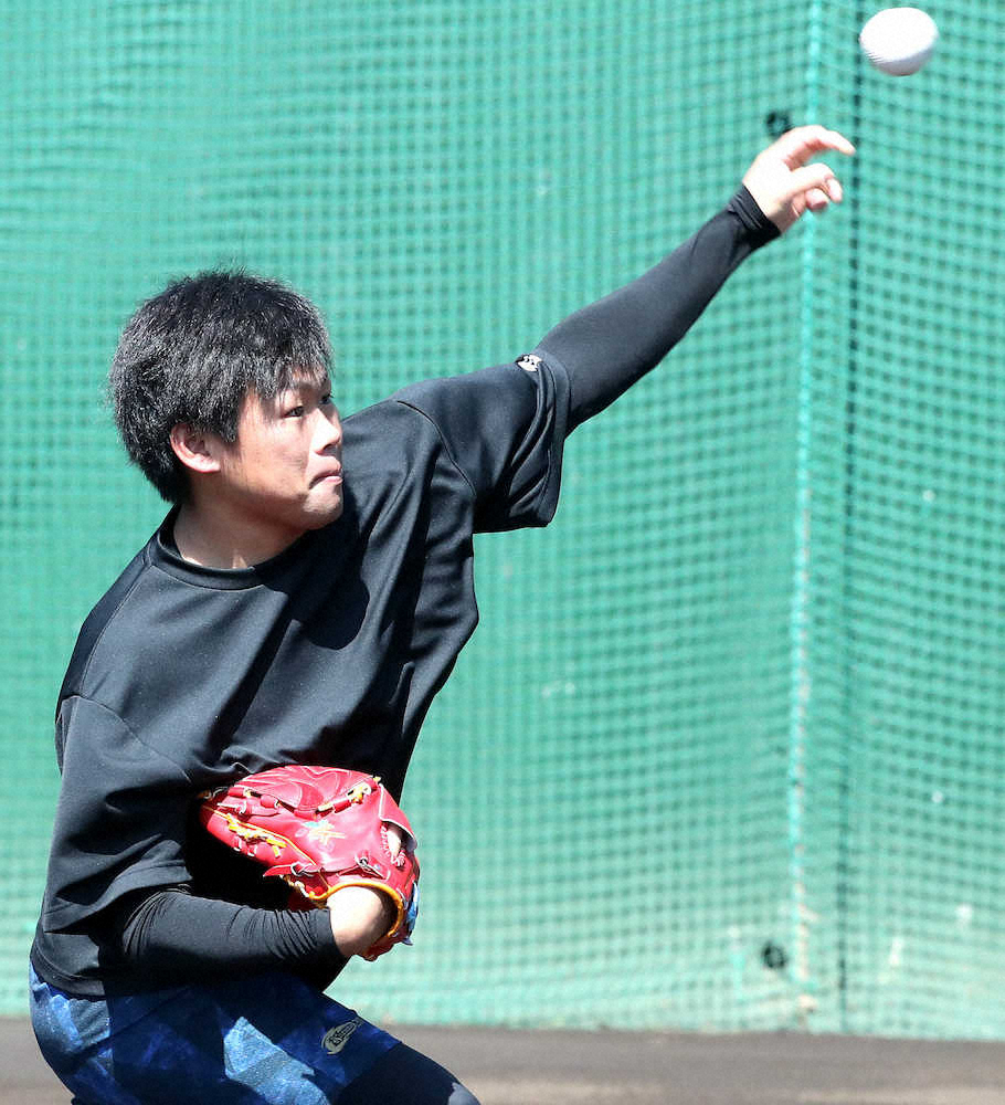 【画像・写真】巨人・田口　同学年の古川＆鍬原と遠投「このトリオで優勝できるように」
