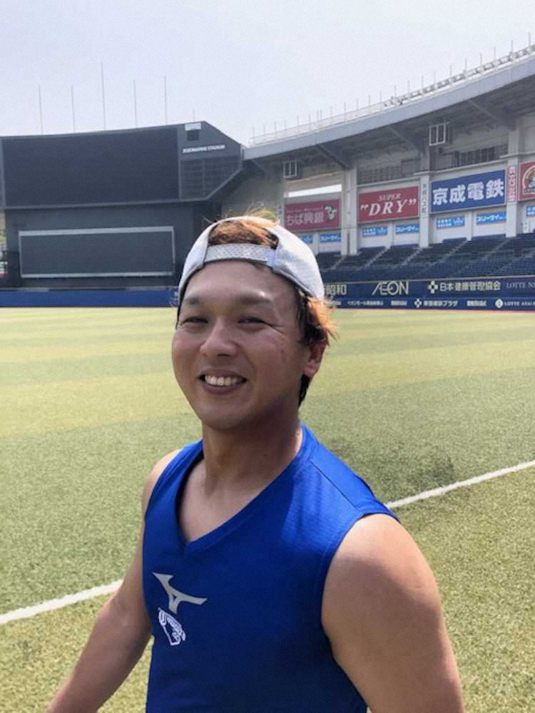 26歳の誕生日を迎えたロッテ・田村龍弘。ZOZOマリンスタジアムで約2時間、ウェート、キャッチボール、マシン打撃など自主練習