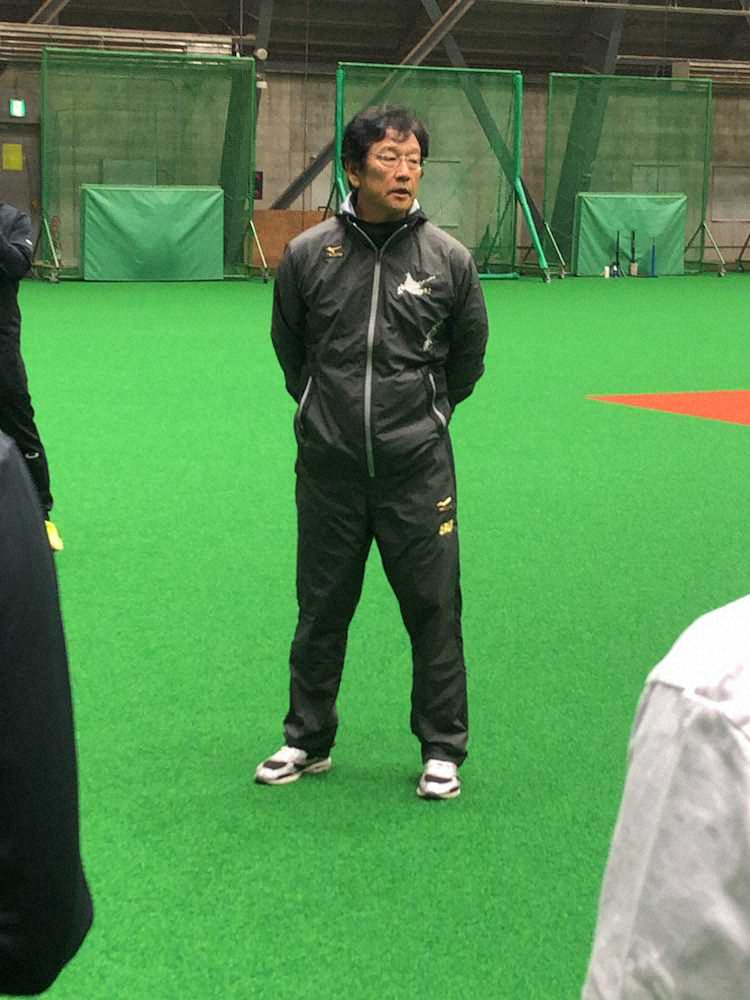 【画像・写真】50日ぶりナインと再会の日本ハム・栗山監督　喜びの再始動で「いかに感謝して野球をやれるか」