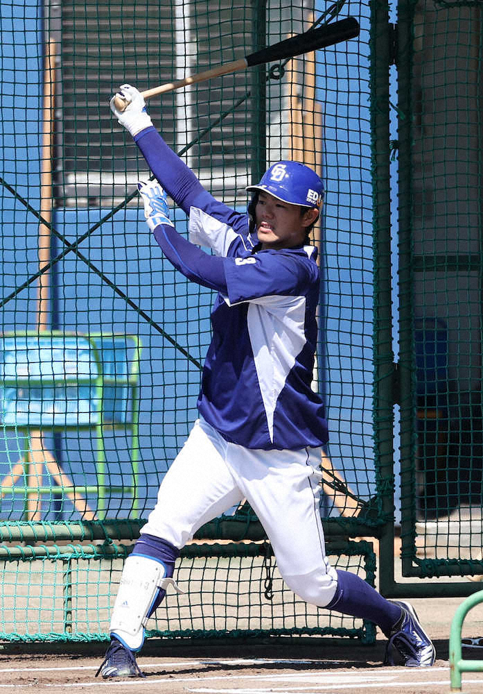 【画像・写真】中日　主力陣待望2カ月ぶりフリー！周平　吉見と対戦、柵越え2本！