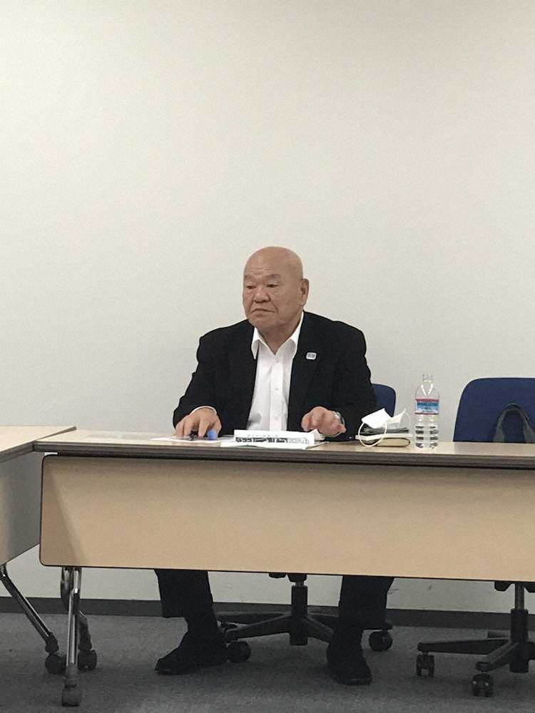 春季リーグ戦の中止を発表する神奈川大学野球連盟の佐々木正雄理事長