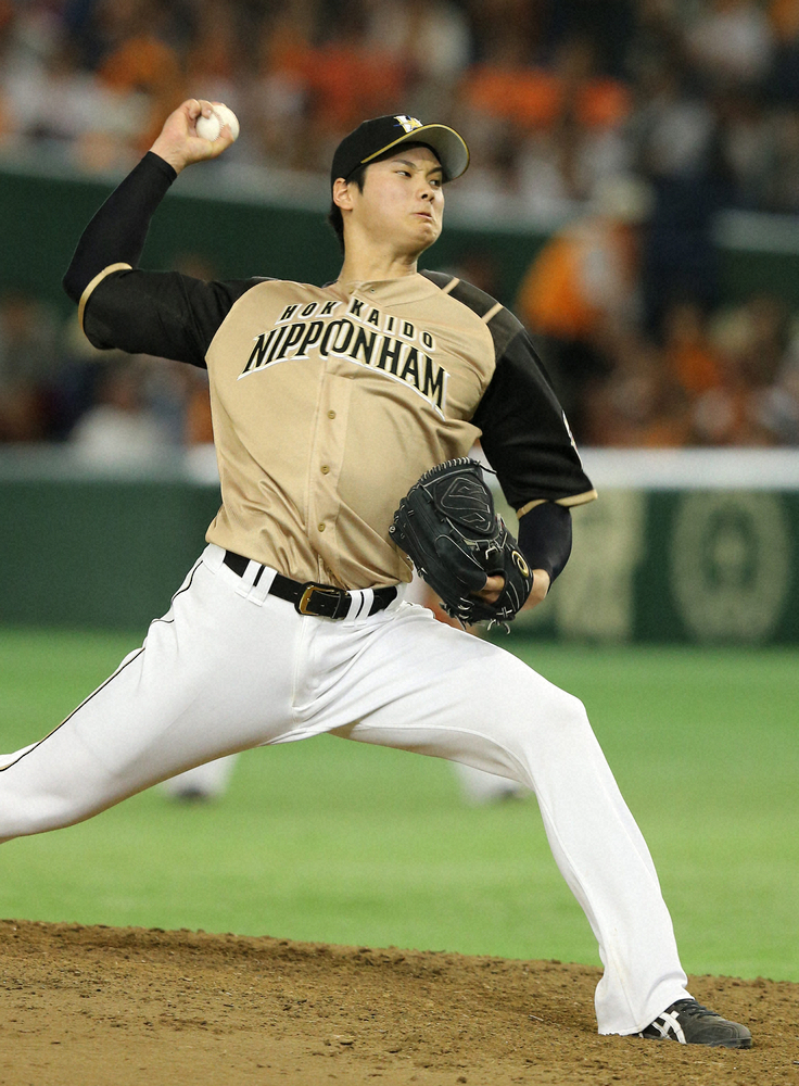 【画像・写真】16年6月5日　巨人との交流戦、完投勝利を挙げる先発の大谷。４回にプロ野球最速の１６３キロをマーク