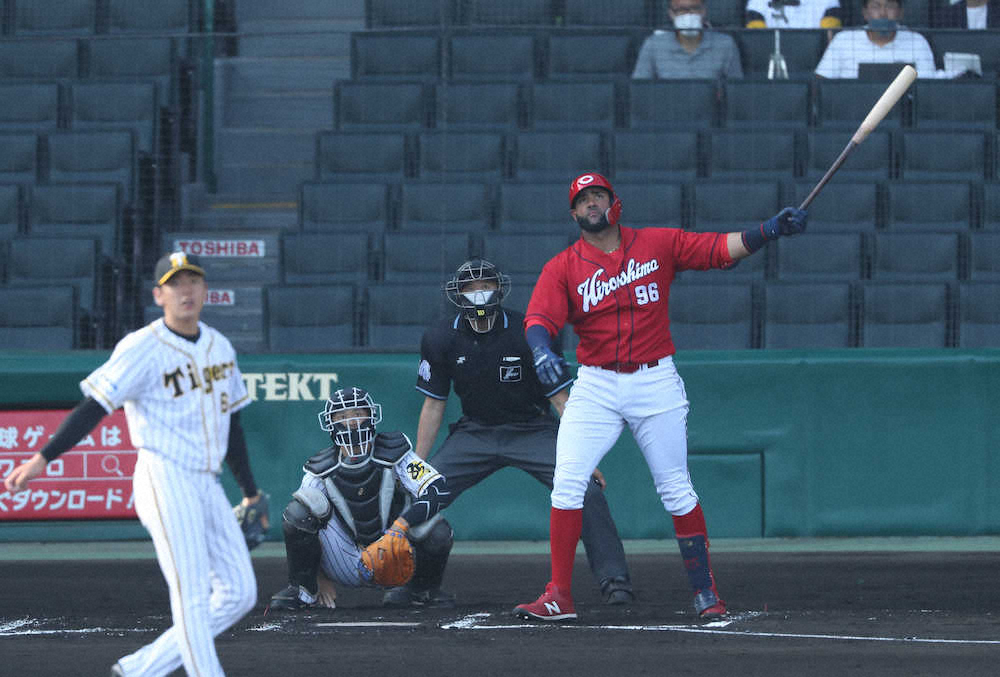 【画像・写真】広島・メヒア　140メートル特大弾で「開幕一塁」にまたも前進　「自信はあるし、出たい」