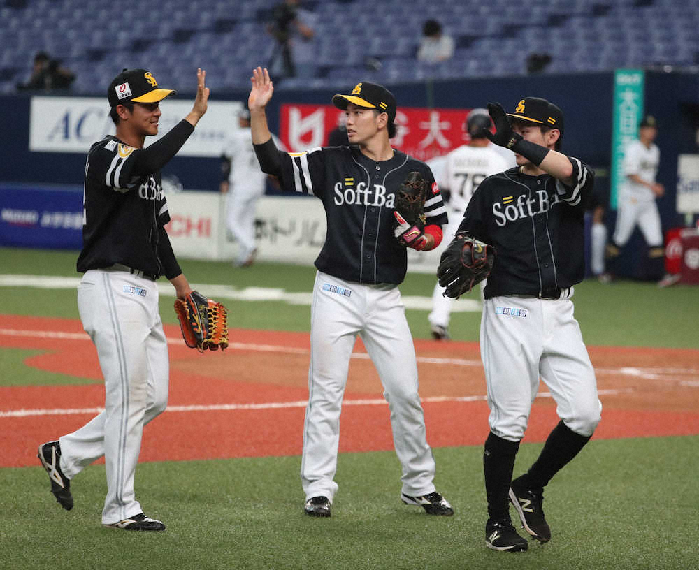 【画像・写真】ソフトバンク　久々の対面取材　開幕に向け、工藤監督の顔つきにも変化