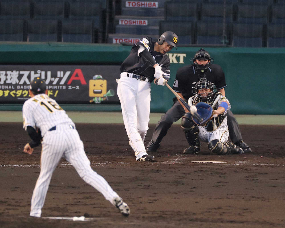【画像・写真】阪神・糸井、逆転2ランも“弟子”のギータ弾に脱帽「えぐいな」