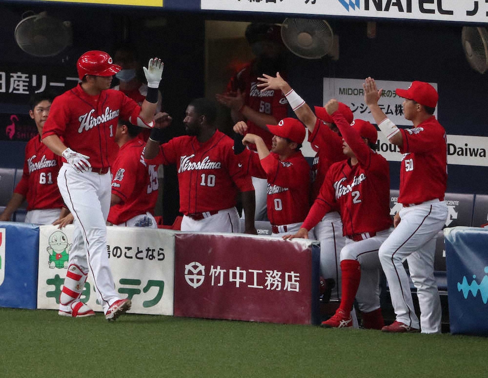 【画像・写真】広島　対外試合連敗「13」でストップ！　4番・誠也が推定140メートルの逆転アーチ「感触よかった」