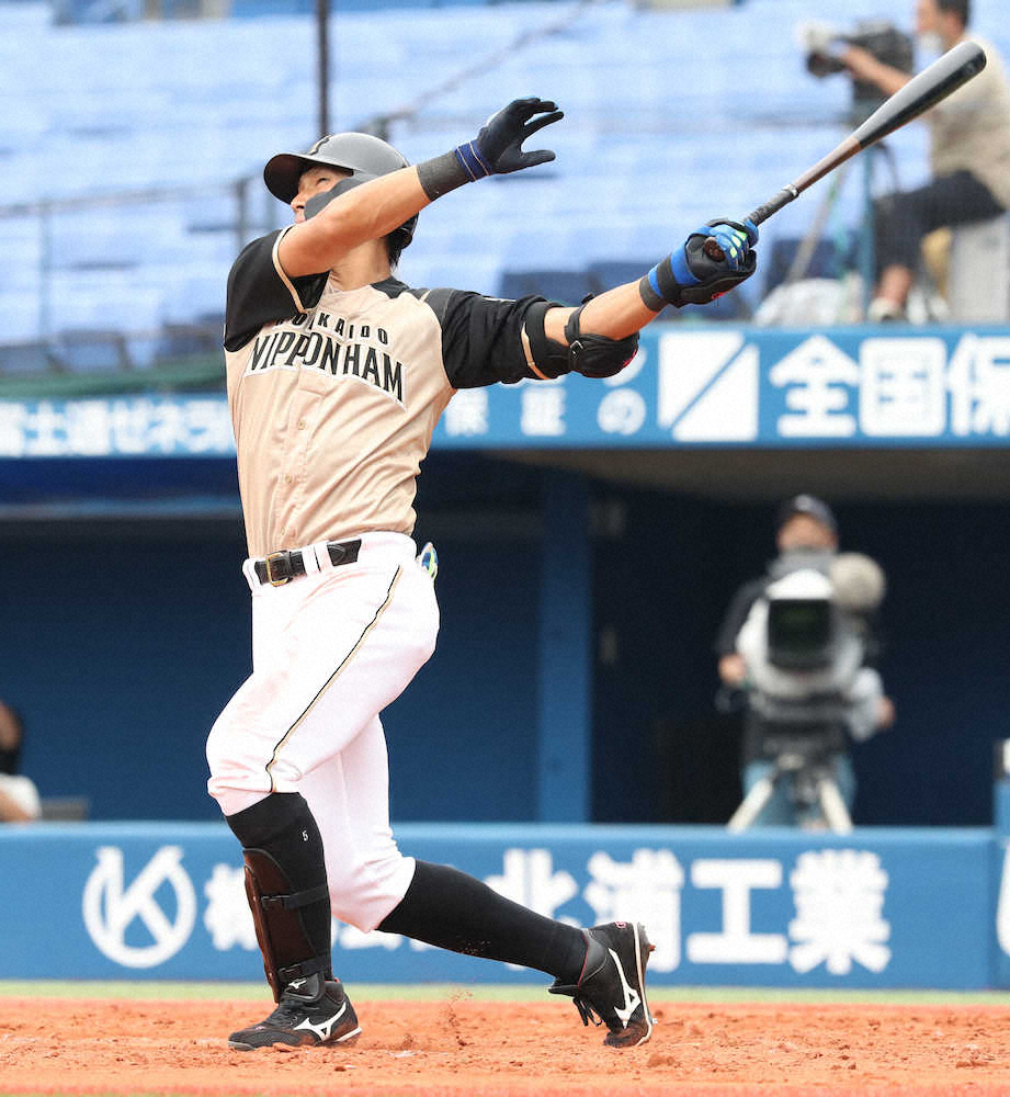 【画像・写真】日本ハム“恐怖の2番”大田　3回に特大逆転2ラン「一撃で2点だもんね」　