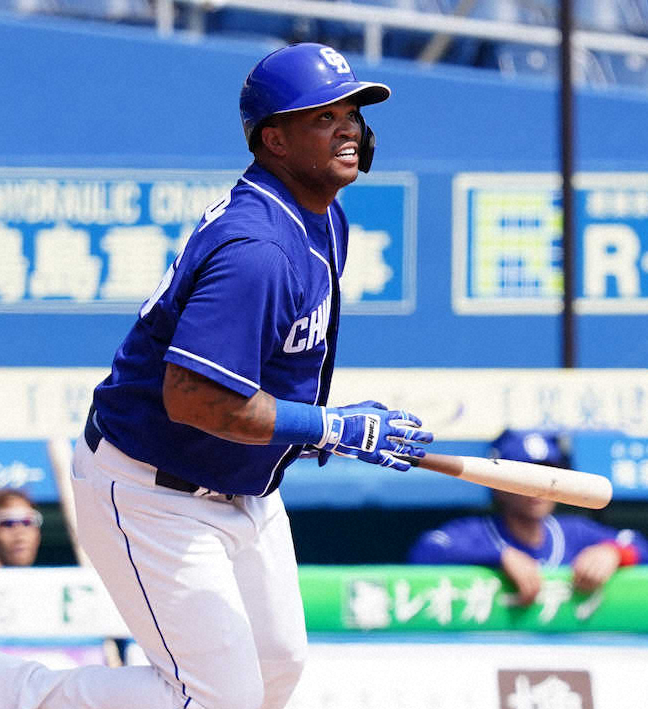 【画像・写真】中日・ビシエドが先制二塁打　絶好調男が第1打席から結果