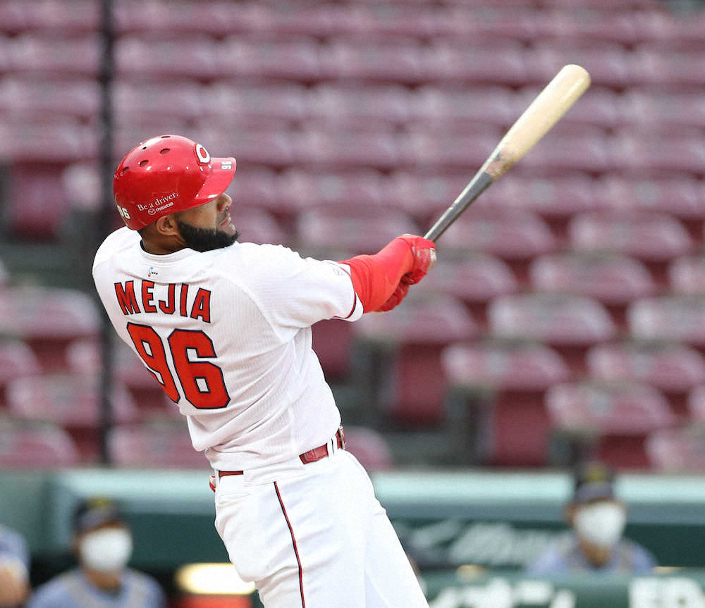 【画像・写真】広島・メヒア　初回に満弾で10戦7発！あるぞ開幕5番「感触は完璧」