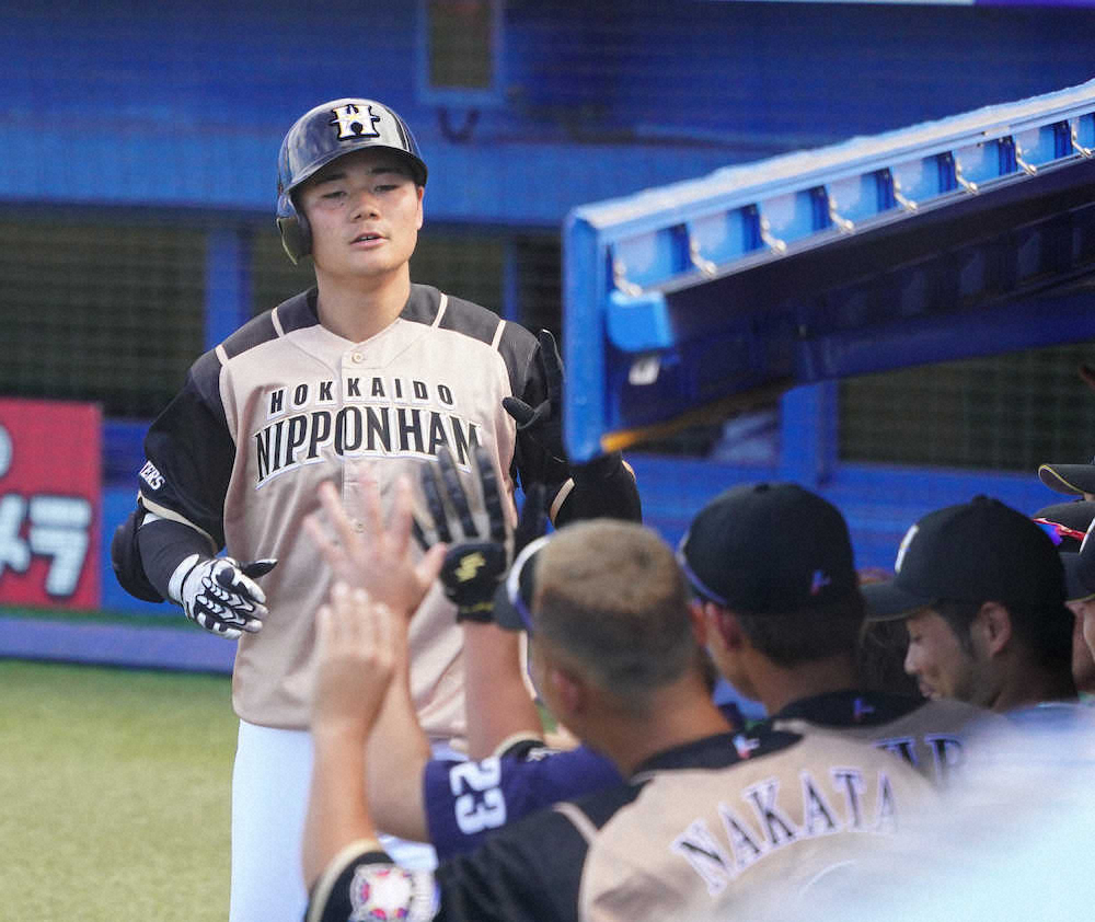 【画像・写真】日本ハム・清宮、「村上世代」とは言わせない！　3打席凡退から“意地”の一発