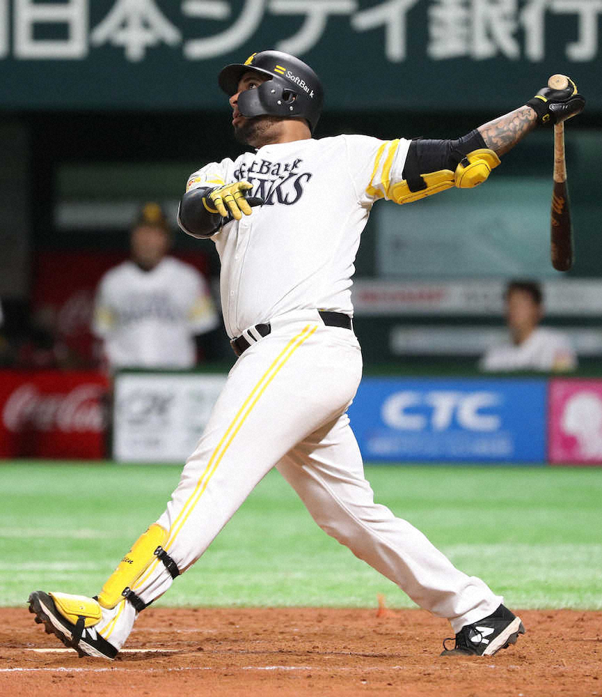 【画像・写真】ソフトバンク・柳田＆バレンティン　今季初のアベック弾、2者連続で決めた