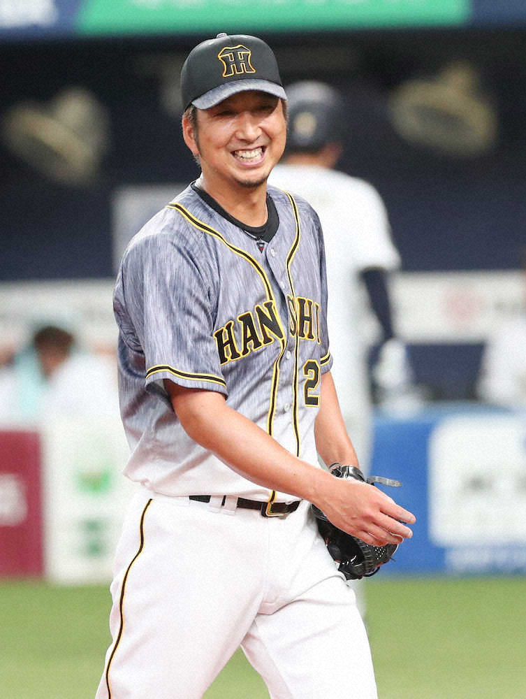 【画像・写真】＜練習試合　オ・神＞9回を抑え、笑顔の阪神・藤川（撮影・平嶋　理子）　　　　　　　　　　　　　　　　　　　　　　　　　　　　　　　　　　　　　　　　　　　　　　　　　　　　　　　　　　　　　　