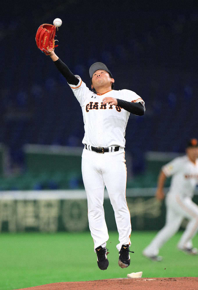 【画像・写真】＜練習試合　巨・日＞初回1死　大田を投ゴロに仕留める巨人・田口（撮影・白鳥　佳樹）　