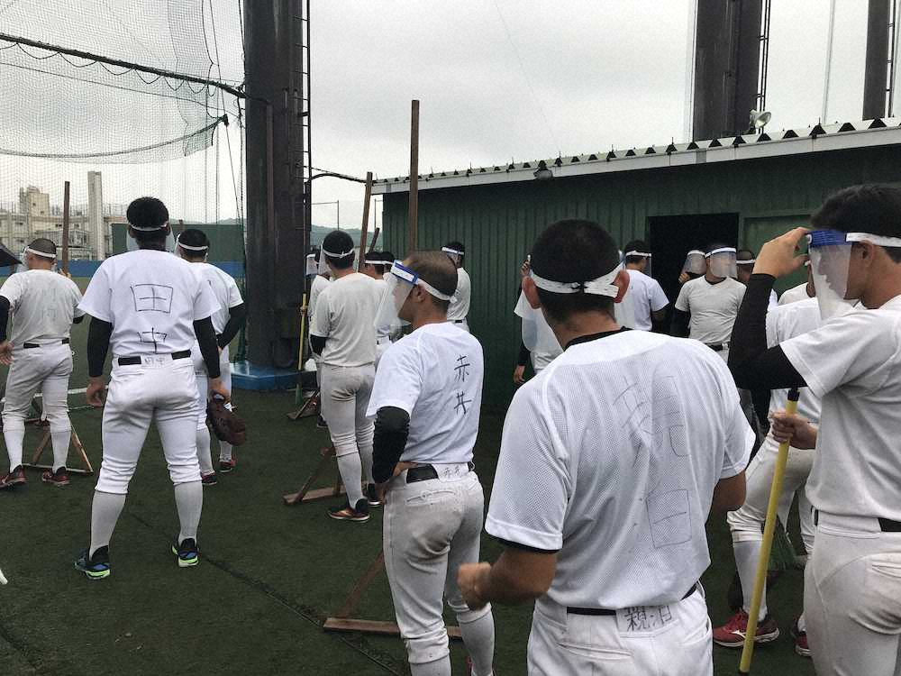 【画像・写真】亜大　感染防止策徹底で「第一歩」自粛明け初のOP戦　体温感知センサー＆入場者全員にフェースシールド