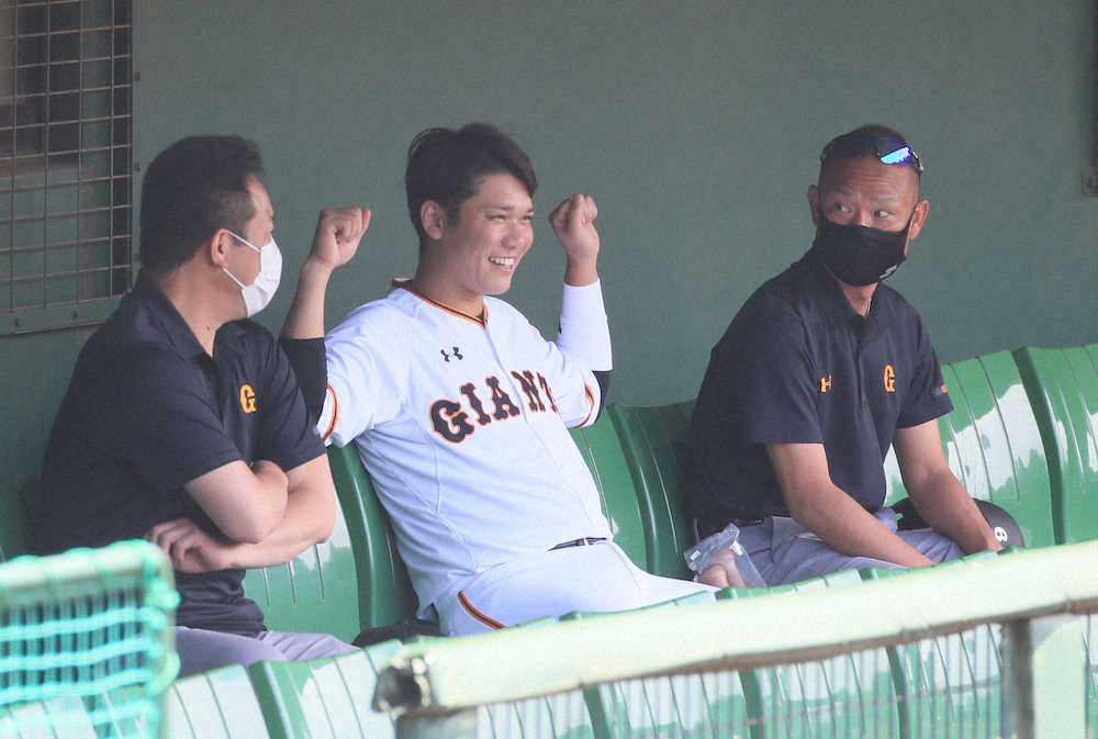 【画像・写真】巨人・坂本　復帰戦で即タイムリー　19日開幕戦に光明「一日でも早く合流できるように」