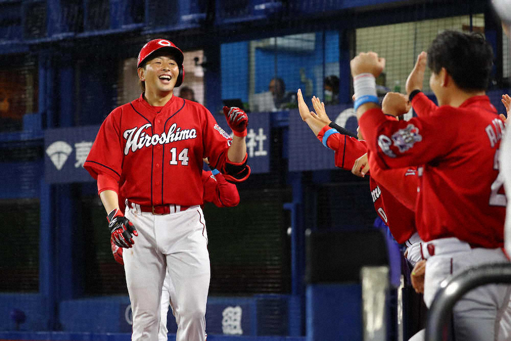 【画像・写真】史上初！開幕戦で投手が2本塁打　阪神・西勇、広島・大瀬良がプロ初アーチ