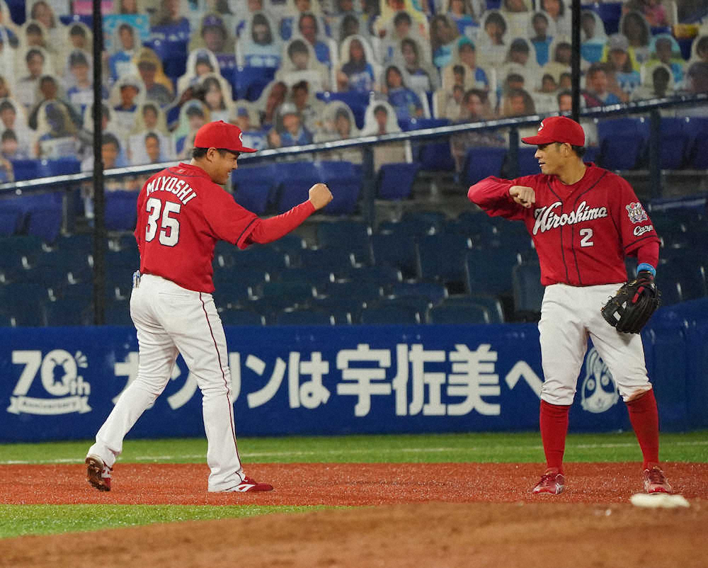 【画像・写真】佐々岡監督　初采配ズバリ!三好を絶賛「スーパープレー」　“天敵”今永を一丸で攻略