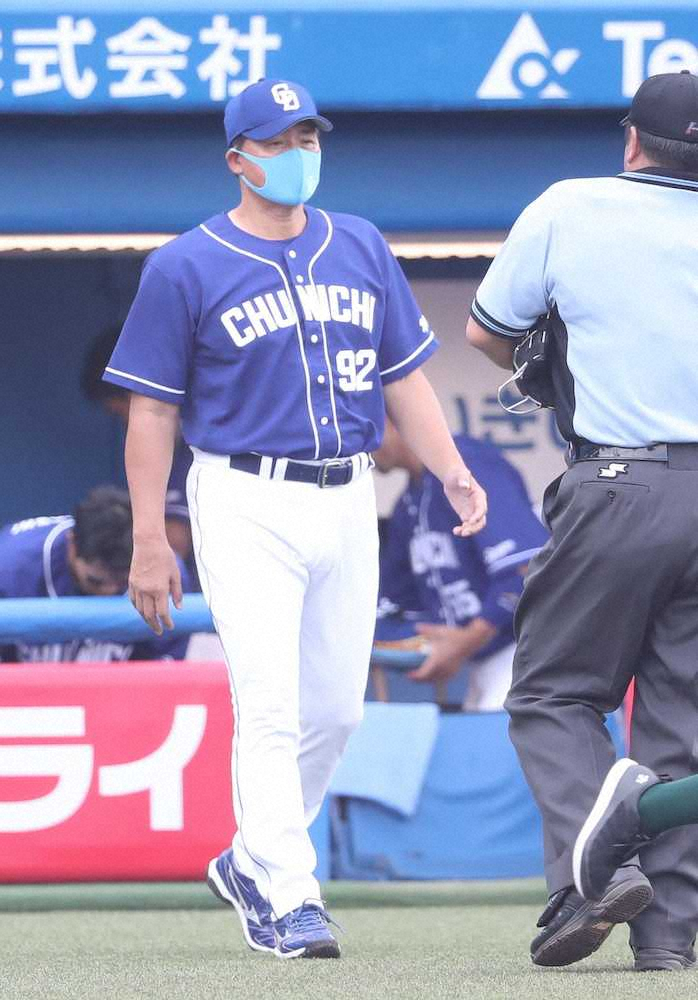 【画像・写真】中日・与田監督　今季初黒星も前向く、好機に一本出ず「明日いい形にしていかないと」