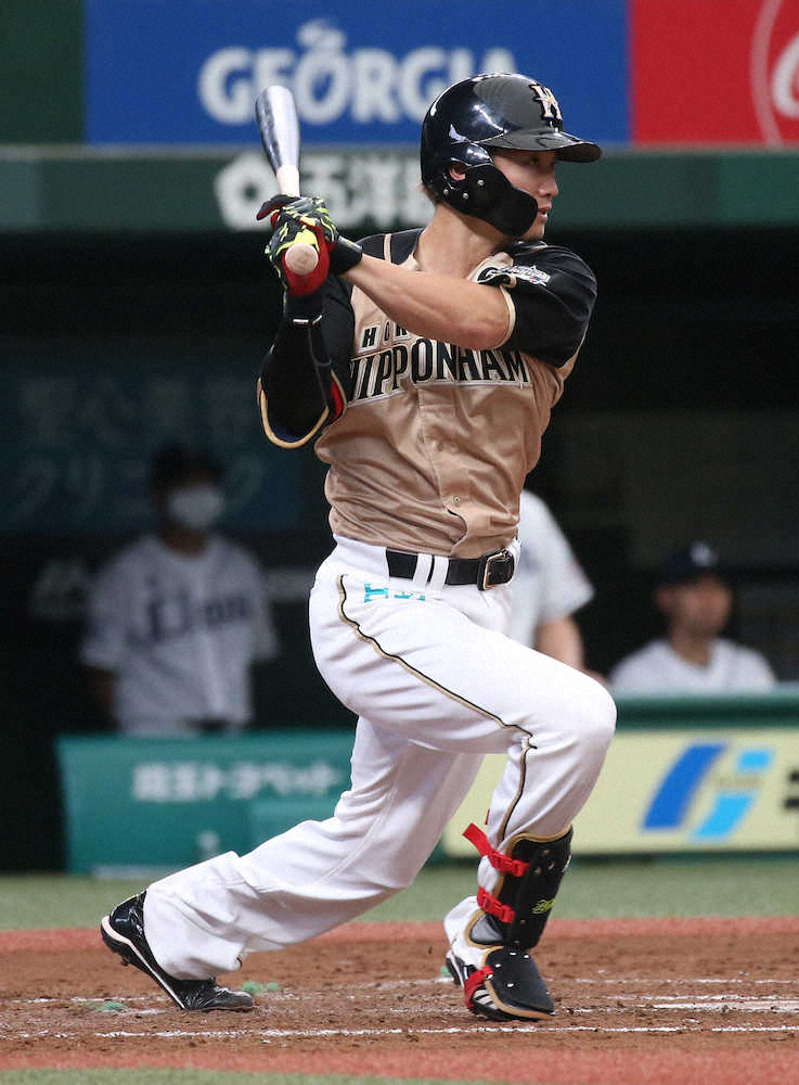 【画像・写真】＜日・西＞4回無死、右前打を放つ西川。1000本安打達成（撮影・吉田　剛）