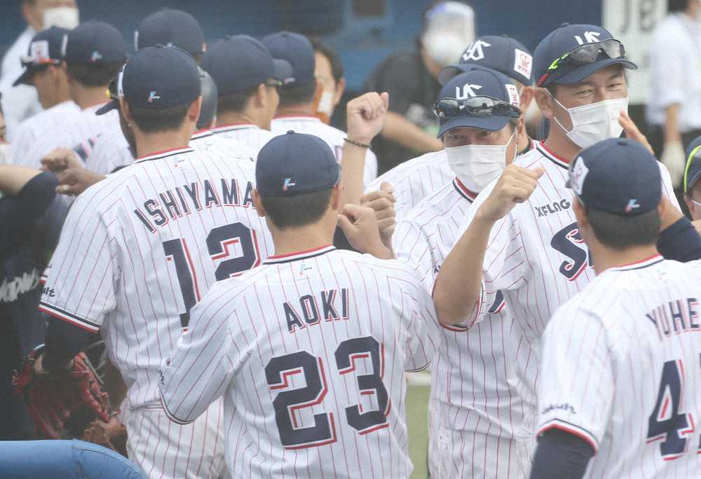 【画像・写真】ヤクルト・高津監督　継投ズバリ！新人監督白星トリ飾った