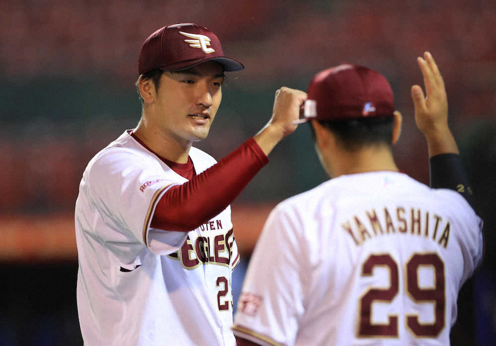 【画像・写真】＜楽・日＞6回、エアタッチしながら降板する楽天・弓削（撮影・白鳥　佳樹）　　