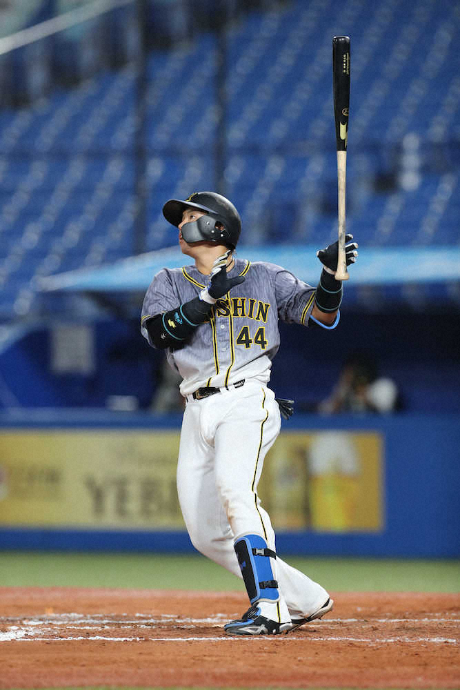 【画像・写真】阪神・梅野が8回に先制弾　左越えに今季1号ソロ「1点取ることができて良かった」