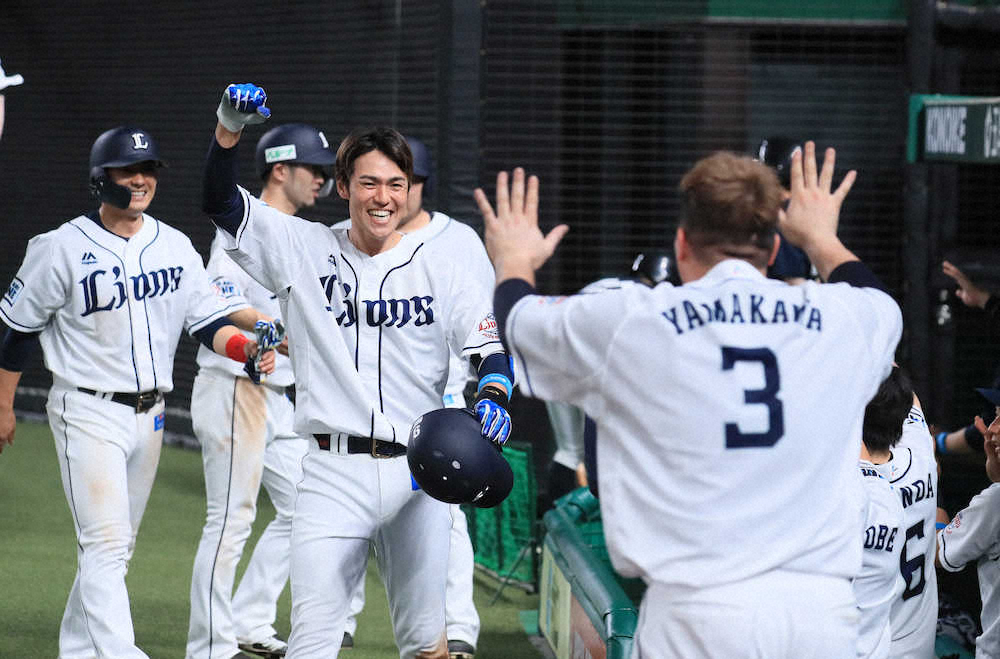 【画像・写真】西武・木村　8回に逆転満塁弾「打った瞬間に入ると思った」　辻監督も最敬礼、ニールの黒星も消えた