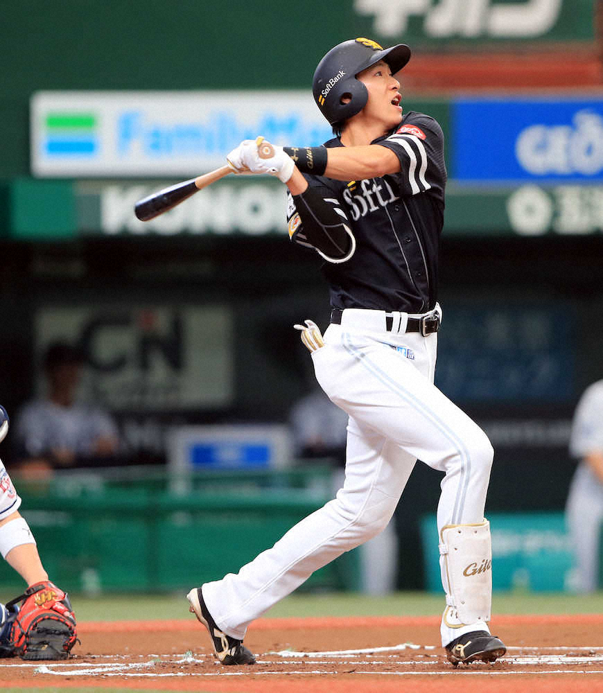 【画像・写真】ソフトB　柳田が先制2ラン「いいスイングできた」　今季初2番スタメンでバックスクリーンへ