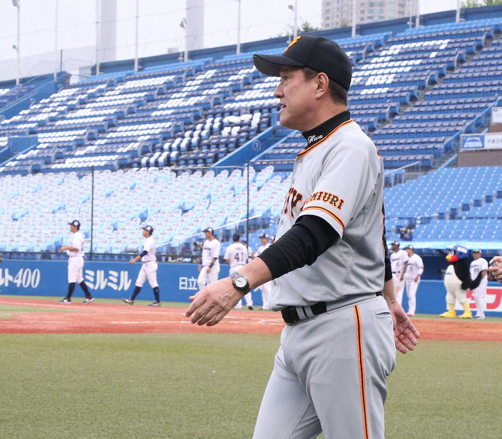 【画像・写真】ヤクルト6回一挙7点で逆転勝ち！代打・青木V打　山田満弾　巨人は早めの継投策が裏目に