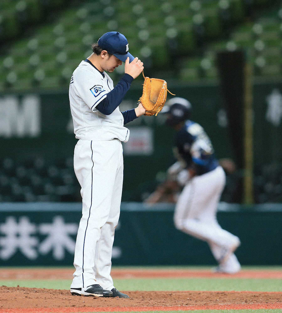 【画像・写真】＜西・オ＞7回無死二塁、ロドリゲス（右）に左越え2ランを打たれた高橋光（撮影・尾崎　有希）