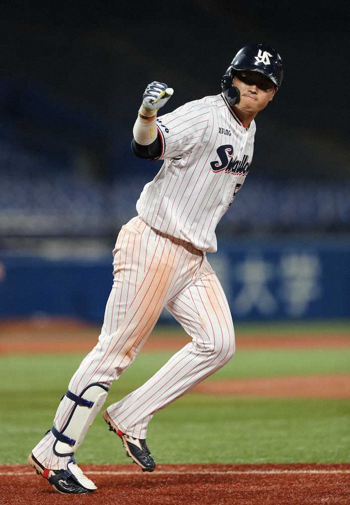 【画像・写真】ヤクルト・村上　サヨナラ満塁弾！20歳5カ月　王に次ぐ史上2番目の若さ