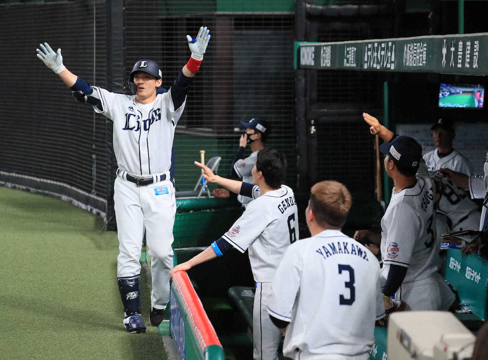 【画像・写真】西武・栗山　どすこい弾！「ポーズを借りることもできました」