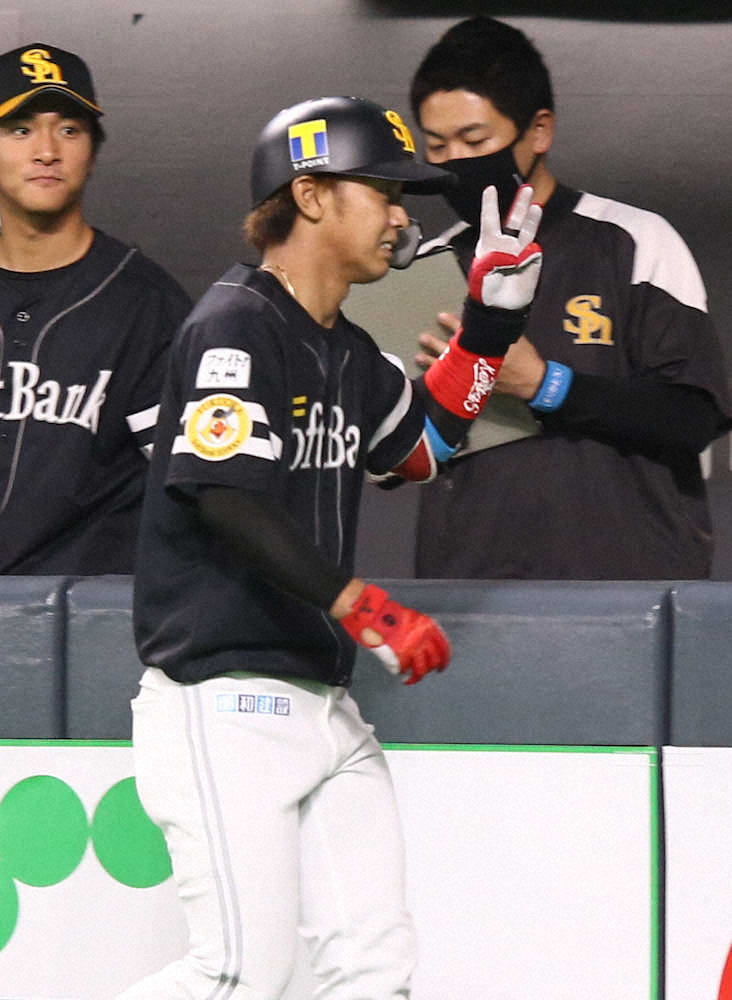 【画像・写真】ソフトB・今宮　20代で史上初となる300犠打達成！ギータ同点打、バレ2戦連発の決勝2ラン呼び込む