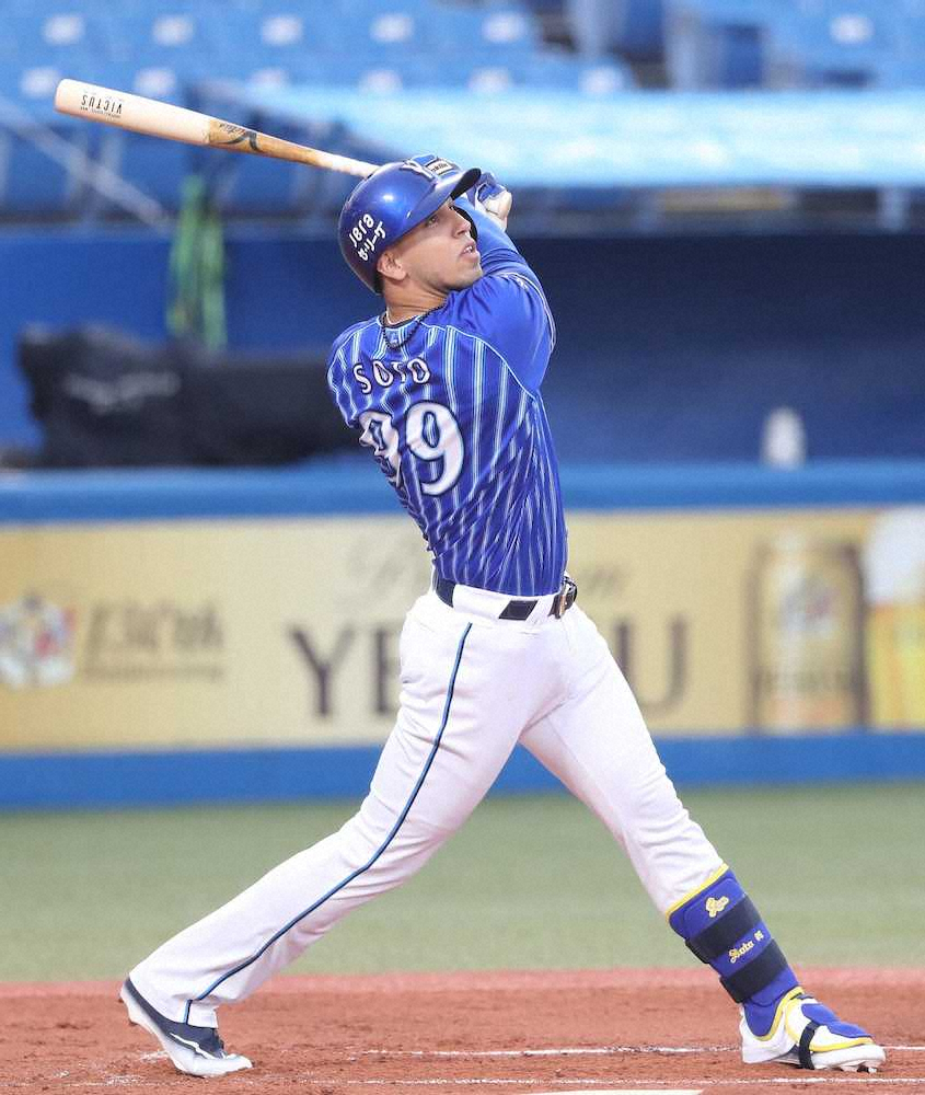 【画像・写真】DeNA・ソトが先制弾、右翼ポール際に12試合ぶり2号「いい風が吹いてくれた」