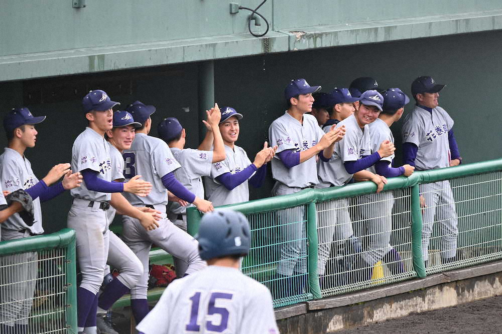 【画像・写真】花巻東、戦後初岩手3連覇へ17得点コールド突破　3年生38人みんなの1勝