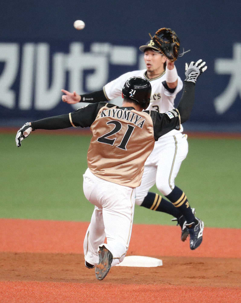 【画像・写真】日本ハム・清宮がプロ初盗塁、前回刺されたオリ若月にリベンジ