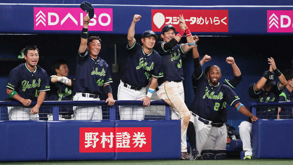 【画像・写真】ヤクルト・山崎　“大仕事”の逆転打！青木の代役「3番目」で3安打3打点