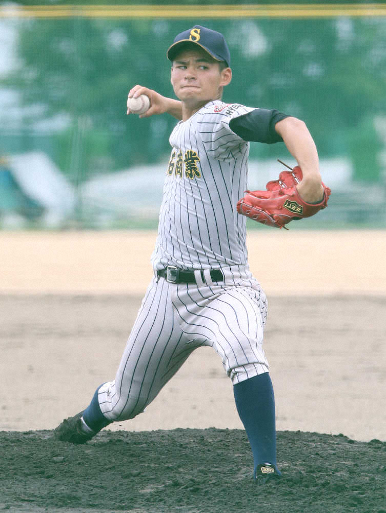 【画像・写真】プロ注目の明石商・中森　8球団スカウトの前で5者連続を含む10K