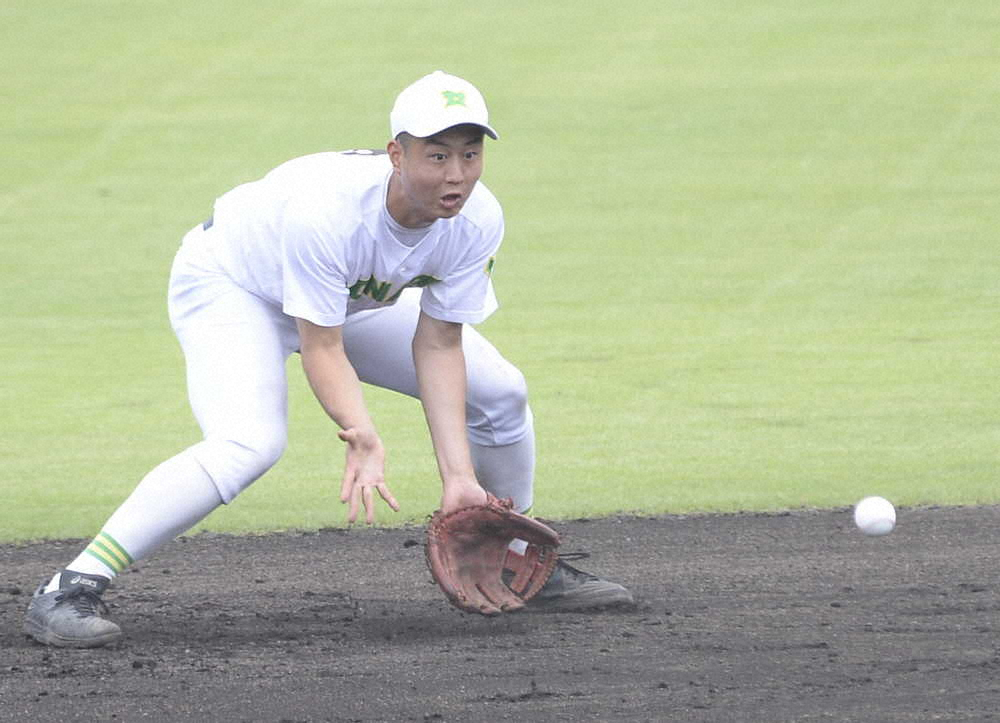 【画像・写真】今秋ドラフト候補　米子東・岡本　初戦で豪快3ラン、大型遊撃手がパワー全開