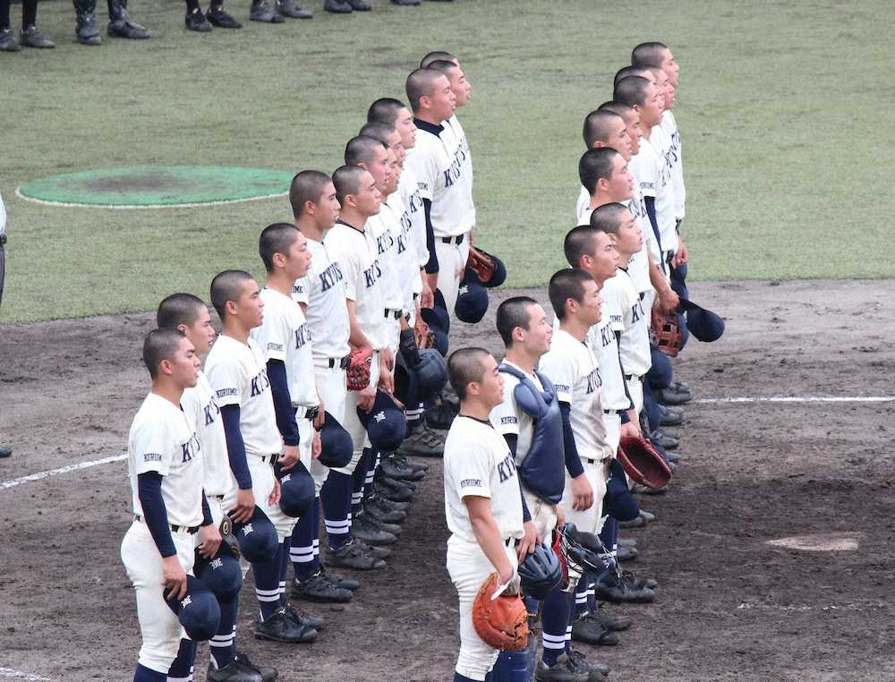 【画像・写真】福岡・久留米商　13安打13得点で決勝T進出、中村監督「伸び伸びとプレーしてくれた」
