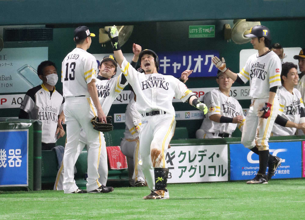 【画像・写真】ソフトバンク・明石　今季初の猛打賞！松田宣は連夜の「熱男～！」