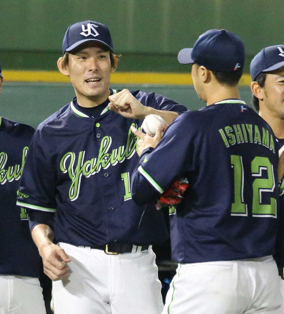 【画像・写真】ヤクルト　巨人に競り勝ち4連勝、449日ぶり首位浮上！巨人は4連敗で首位陥落