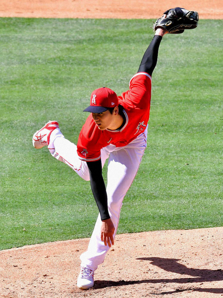 【画像・写真】大谷、キャンプ2度目の登板で“上がってきた”　右足跳ね上がりフォームに躍動感