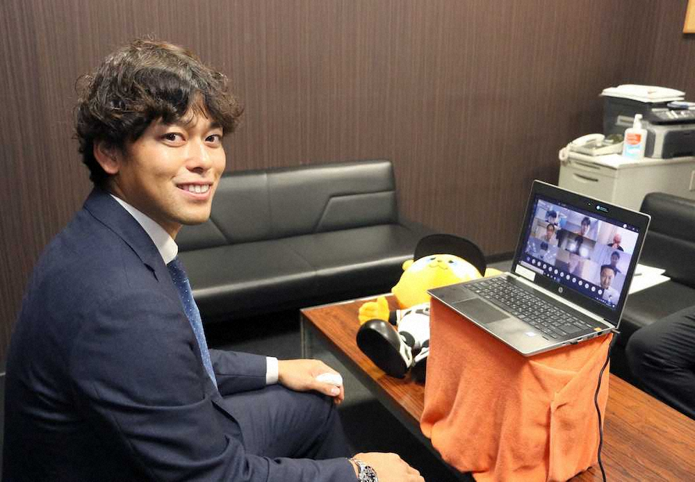 【画像・写真】オンラインでの巨人の入団会見に臨んだ高梨